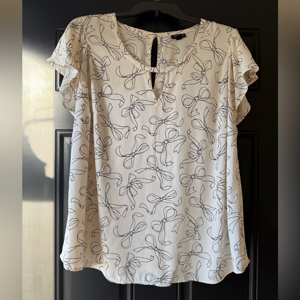 Torrid White & Black Bow Print‎ Blouse Size 0